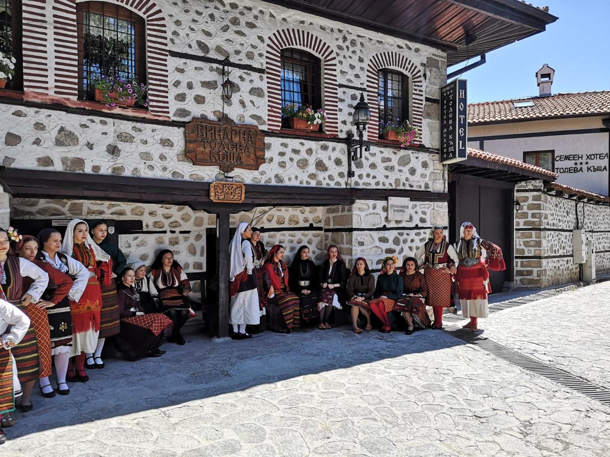 Todeva House Hotel And Tavern Banszko Kültér fotó